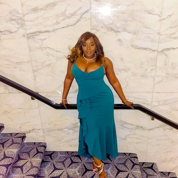 Beautiful Ball/Evening Gown with High Low And Bow Detail - Picture 1 of 5